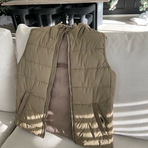 Zara sleeveless puffer jacket with hood
